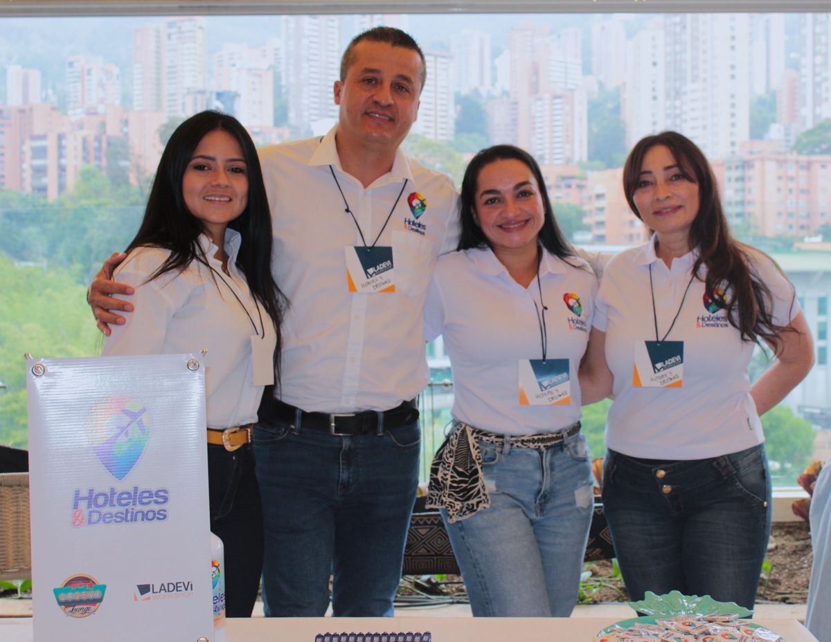 Equipo de Hoteles y Destinos en el Workshop de Ladevi en Medellín.