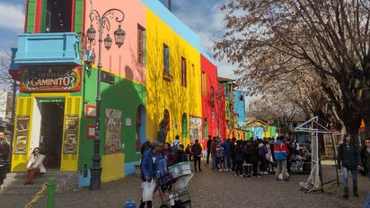 En Semana Santa, un free tour por La Boca es una buena alternativa para conectar con otros. En Semana Santa, un free tour por La Boca es una buena alternativa para conectar con otros.