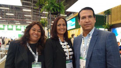 Los ejecutivos de BlueBay Hotels: Elizabeth Cervantes, directora comercial de BlueBay Grand Esmeralda; Natividad Marte, directora comercial de BlueBay Villas Doradas; y Sergio Álvarez, director comercial de Blue Diamond Luxury Boutique Hotel.