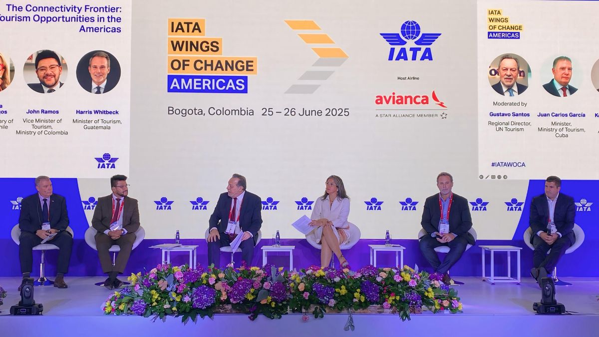 Juan Carlos García, ministro de Turismo de Cuba; John Ramos, viceministro de Turismo de Colombia; Gustavo Santos, director regional de ONU turismo; Verónica Pardo, subsecretaria de Turismo de Chile; Harris Whitbeck, ministro de Turismo de Guatemala y Daniel Ketchibachian, CEO de Aeropuertos Argentina.