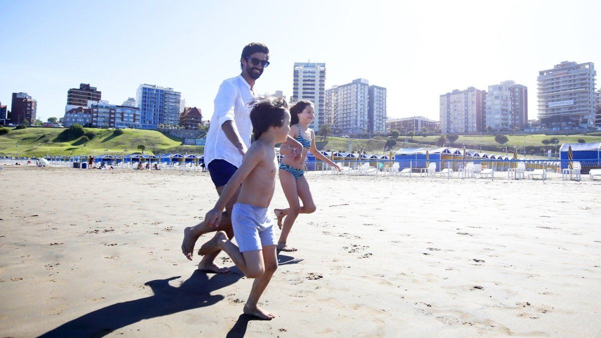Un informe determinó cuánto costará para una familia tipo vacacionar en Mar del Plata durante la primera quincena de enero.&nbsp;
