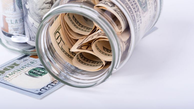 AFIP disminuye el costo del dólar Qatar, es decir, para los consumos con tarjeta de crédito, débito o compra por US$ 300 o más por mes por sujeto. &nbsp;