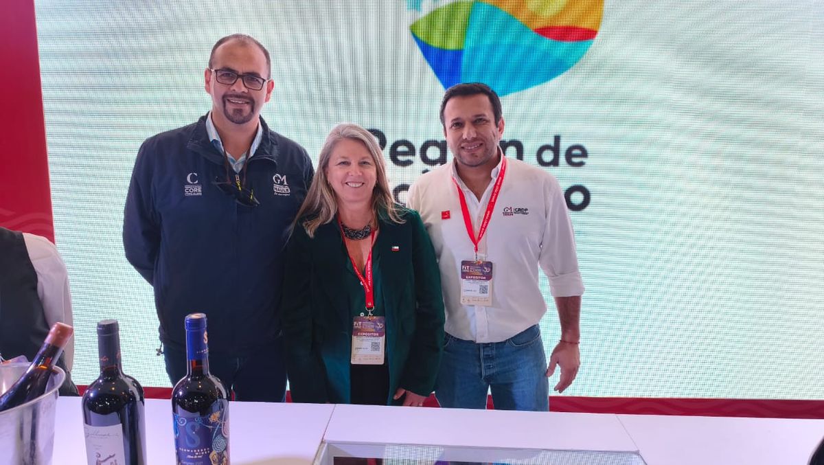 La subsecretaria de Turismo, María Paz Lagos junto a Patricio Domínguez, consejero Regional de Maule; y Fabian Meza, director ejecutivo de "Descubre el Maule". La subsecretaria de Turismo, María Paz Lagos junto a Patricio Domínguez, consejero Regional de Maule; y Fabian Meza, director ejecutivo de "Descubre el Maule".