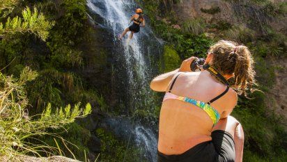 Verano: el paraíso secreto entre cascadas y puentes colgantes en medio de las Sierras de Córdoba