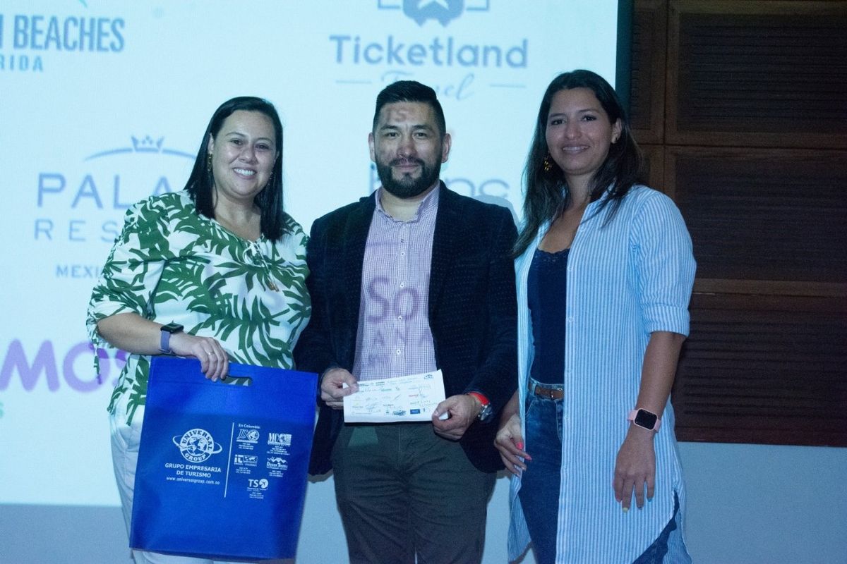 Caravana de promoción de Universal Group en Colombia.