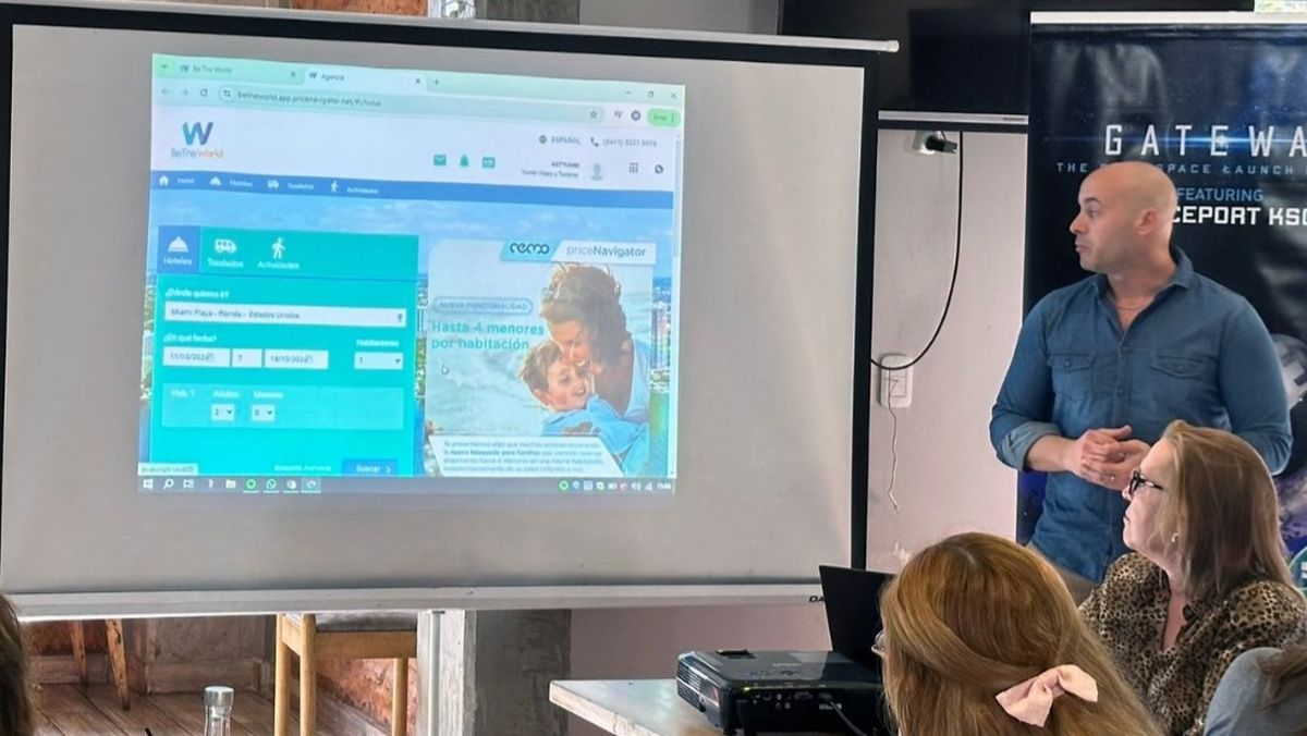 Alejo Borgna, supervisor mayorista, en una de las capacitaciones de Be The World.