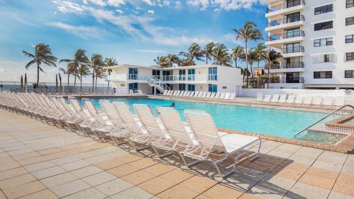 Verano 2026 enEstados Unidos: New Point Miami se encuentra frente al océano, con excelenteconectividad y servicios completos.