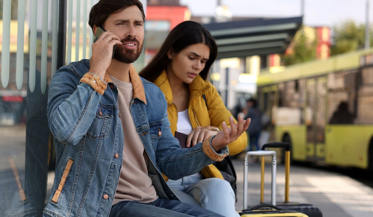 Estafas con vuelos baratos: el caso de la falsa agente de viajes Karina expone la fragilidad del turismo desregulado.