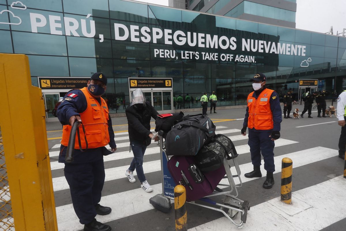El presidente de la IATA indicó que miles de ciudadanos se verían afectados con la medida a pocos días de Fiestas Patrias.