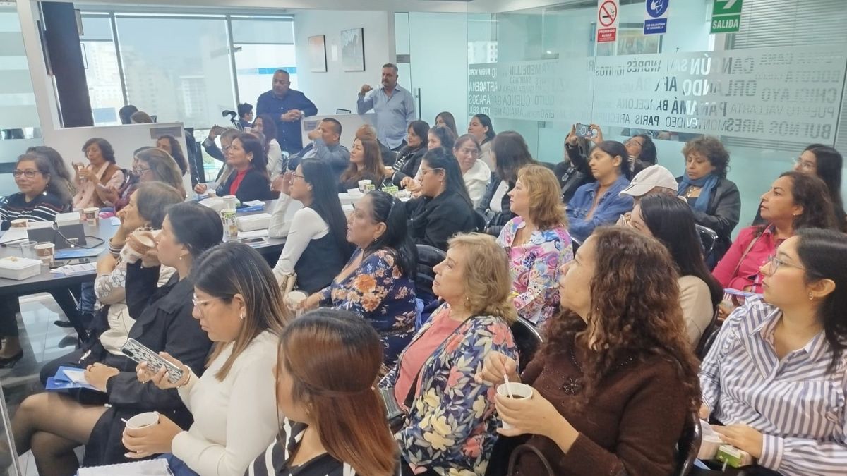 Agentes de viaje presentes en capacitación de Maxitravel.