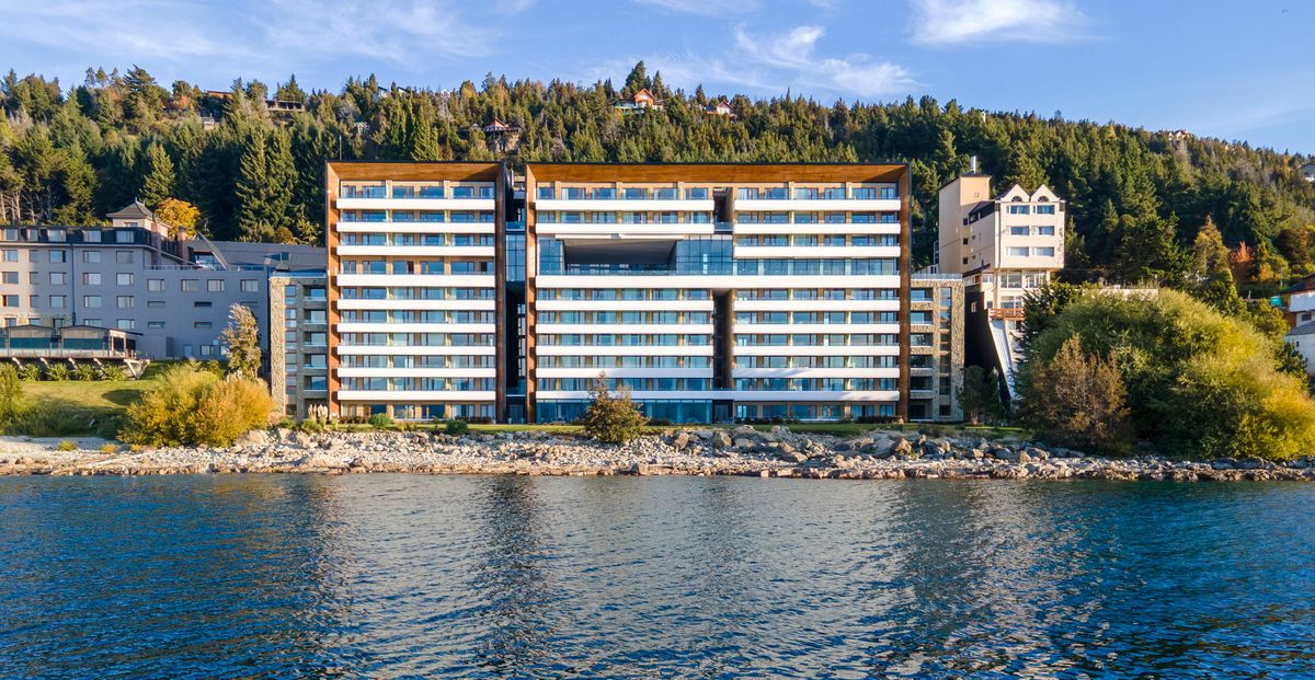 El flamante Radisson Blu Bariloche, operado por OWN Hotels.