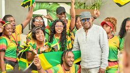 Edmund Bartlett, ministro de Turismo de Jamaica, durante su visita al Riu Ocho Rios.