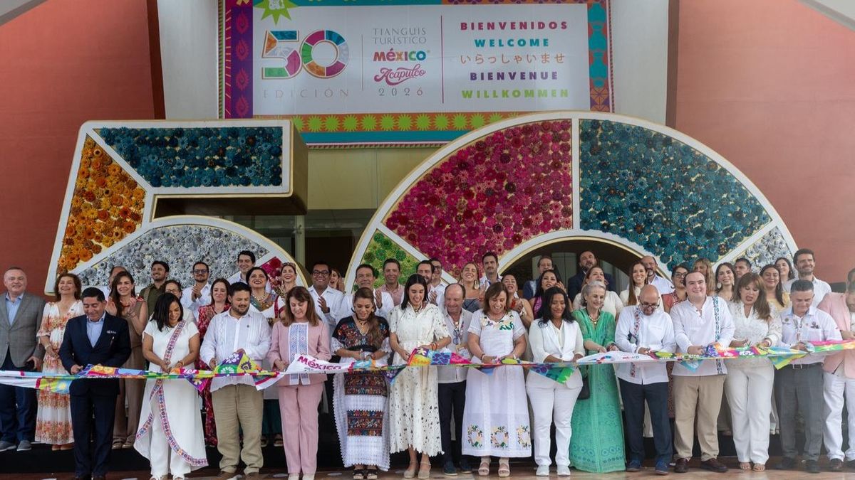 El corte de listón inaugural del Tianguis Turístico se realizó en la entrada principal de Expo Mundo Imperial en Acapulco.