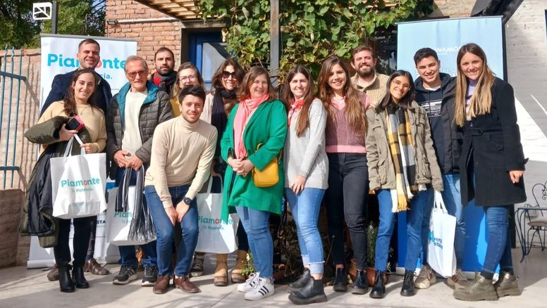 Agentes de Viajes junto a Piamonte Turismo y Wamos Circuitos en el evento de Chivilcoy.