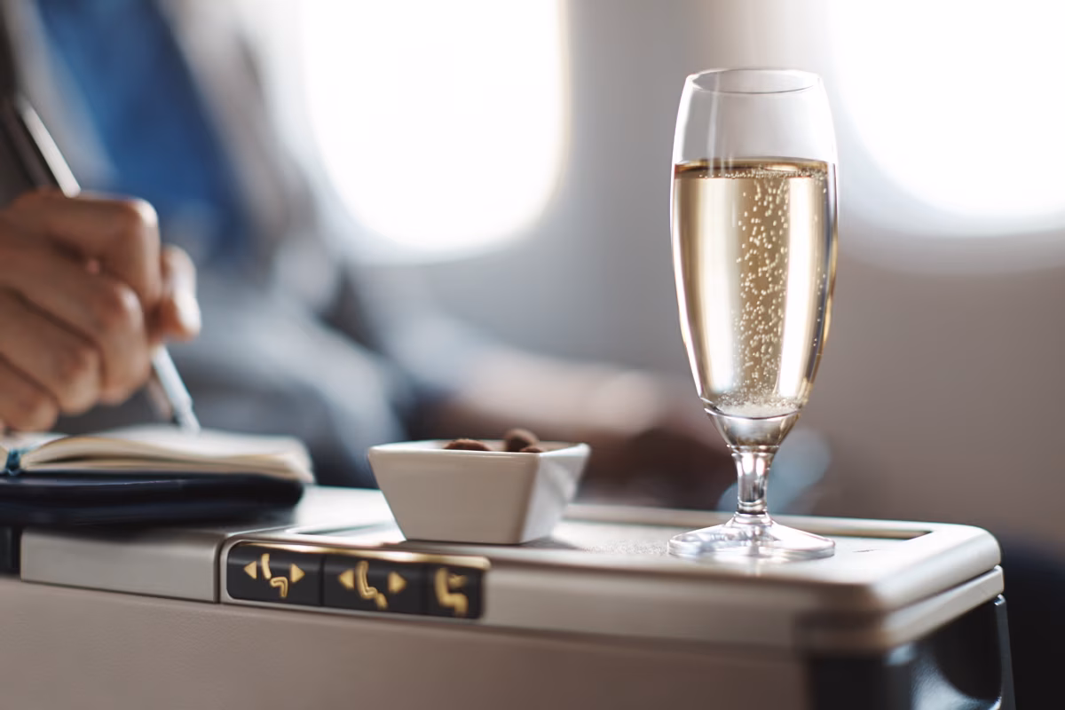 Skytrax reveló cuales son las líneas aéreas con las mejores Business Class en el mundo. - Ladevi Medios y Soluciones Skytrax reveló cuales son las líneas aéreas con las mejores Business Class en el mundo.