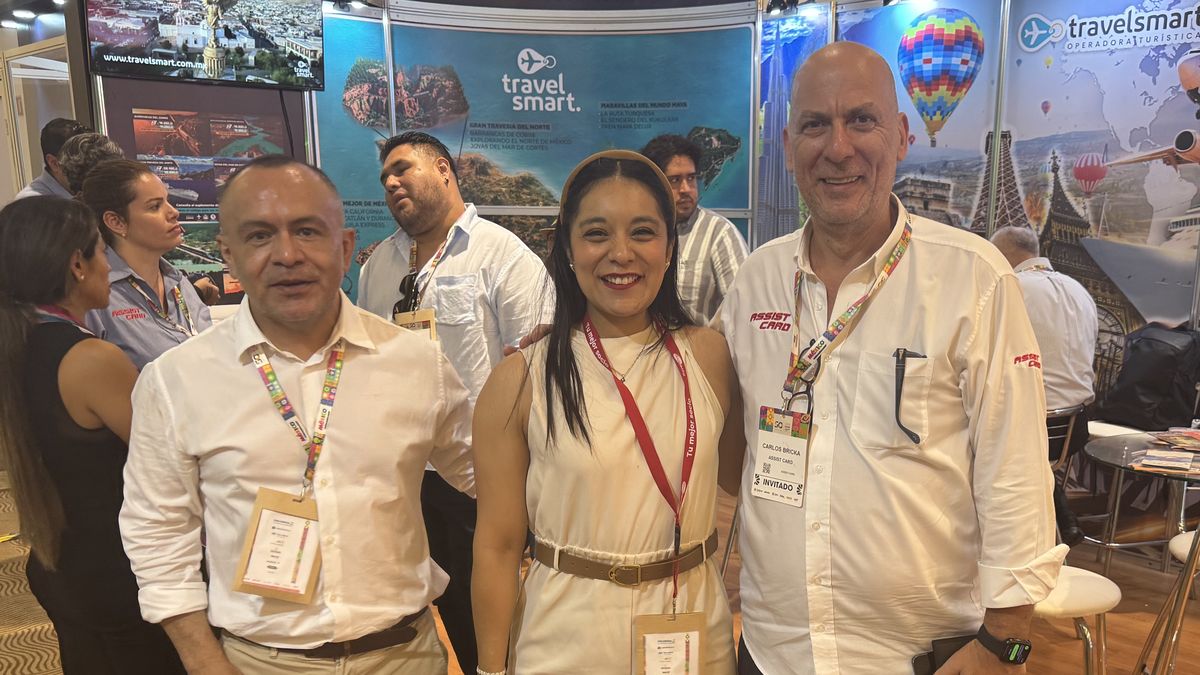 Directivos de Travel Shop y Assist Card en Tianguis Turístico 2026.