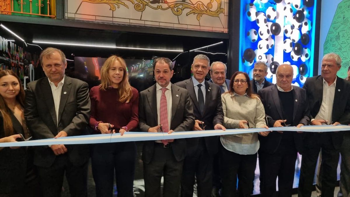 Corte de cintas en el stand de la Ciudad de Buenos Aires en Fitur, encabezado por Jorge Macri y Valentín Díaz Gilligan.