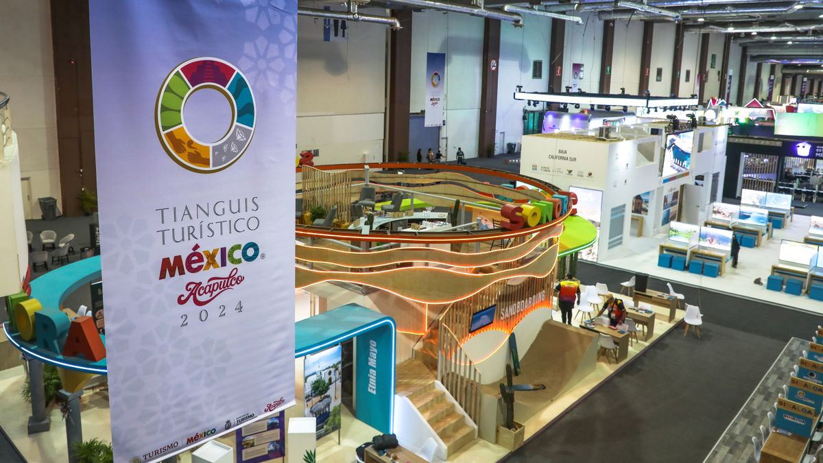 El Tianguis ha atravesado múltiples etapas que reflejan la evolución del turismo en México.