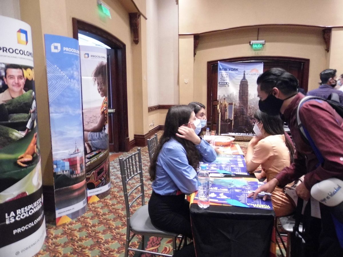 El emisivo mostró su entusiasmo en una feria de turismo organizada por Asomatur. - Ladevi Medios y Soluciones El emisivo mostró su entusiasmo en una feria de turismo organizada por Asomatur.