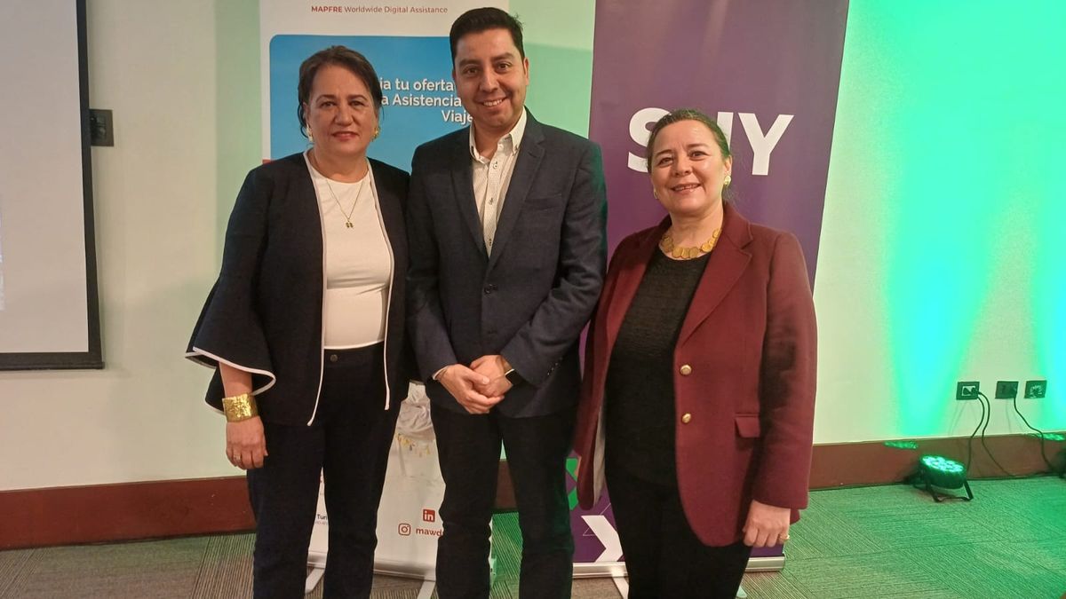 María Paz Gallego, gerenta general de Travelaway junto a Pablo Muñoz, ejecutivo de cuentas en Mawdy; y Lorena Arriagada, secretaria general de Achet. María Paz Gallego, gerenta general de Travelaway junto a Pablo Muñoz, ejecutivo de cuentas en Mawdy; y Lorena Arriagada, secretaria general de Achet.