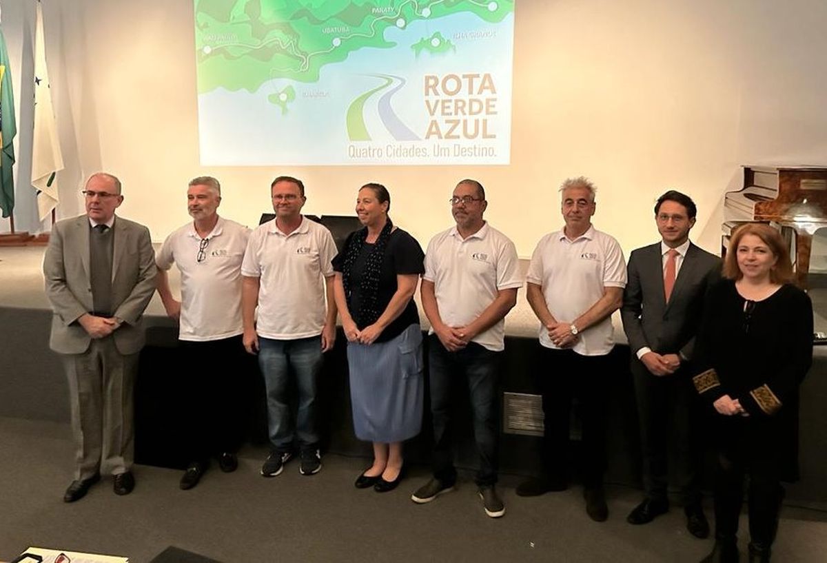 Los representantes de los destinos de la Ruta Verde Azul en la presentación en la Embajada de Brasil.