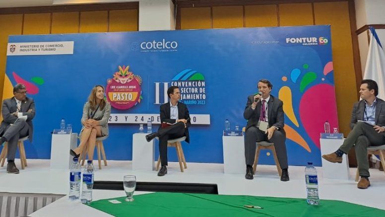 AHT: Gabriela Ferrucci en el panel Presidentesde Asociaciones de Empresarios Hoteleros de Iberoamérica”.