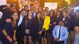 Equipo de MW Turismo junto a un grupo de sus proveedores internacionales.