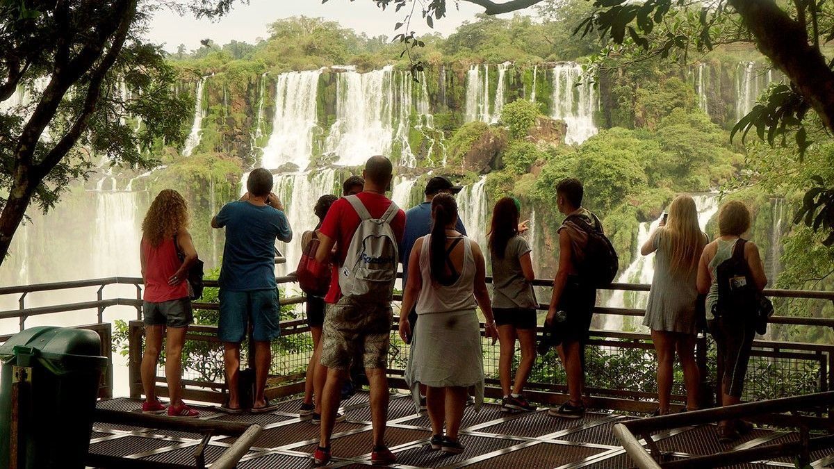 Escapadas de fin de semana largo: los paquetes turísticos permiten visitar las Cataratas del Iguazú con los principales servicios necesarios incluidos dentro de una misma tarifa. Escapadas de fin de semana largo: los paquetes turísticos permiten visitar las Cataratas del Iguazú con los principales servicios necesarios incluidos dentro de una misma tarifa.