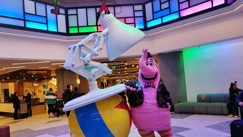 Pixar Place Hotel en Disneyland Resort es el primer hotel temático de Pixar en Estados Unidos.