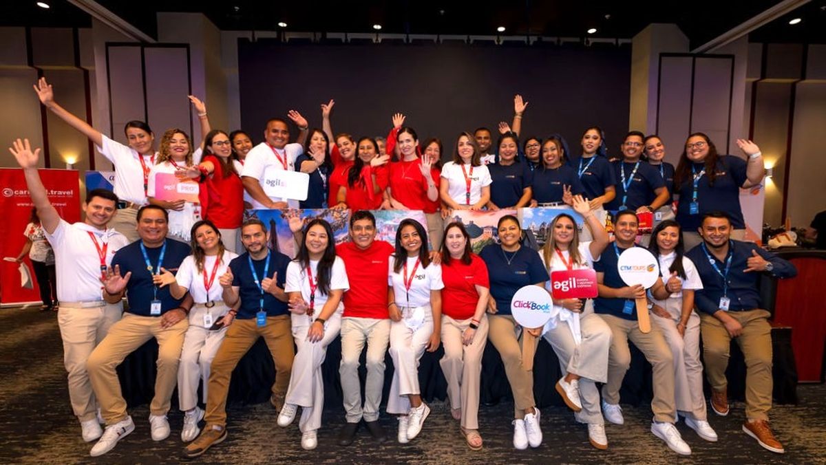 Equipo de Europamundo junto a sus representantes oficiales en Perú.