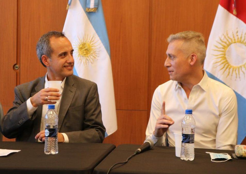 Javier Macías, de Latam Airlines, y Esteban Avilés, de la Agencia Córdoba Turismo.