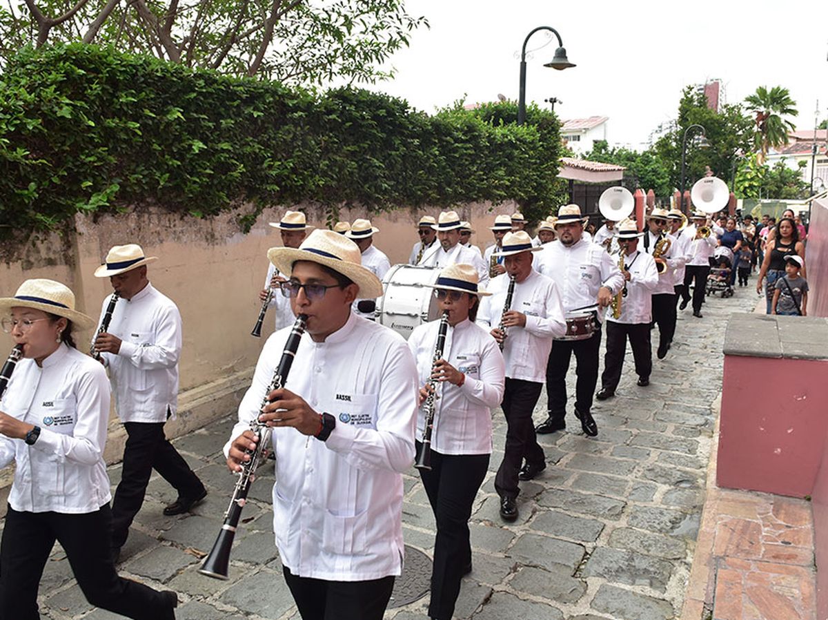 El pregón fue encabezado por la Banda Municipal de Guayaquil. - Ladevi Medios y Soluciones El pregón fue encabezado por la Banda Municipal de Guayaquil.