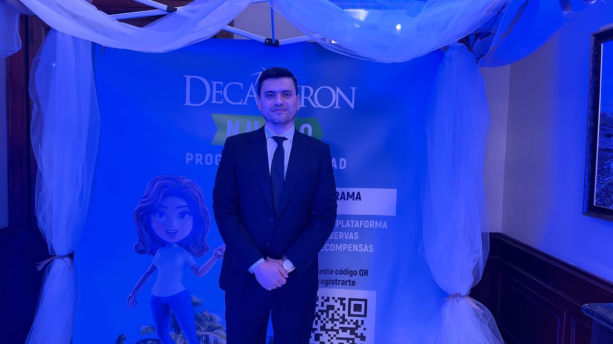 Mauricio García, gerente de Ventas de Decameron en Sudamérica, en lanzamiento de programa Agents Rewards en Quito.