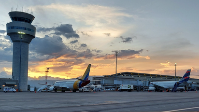 Empresa internacional compra acciones de aeropuerto de Quito