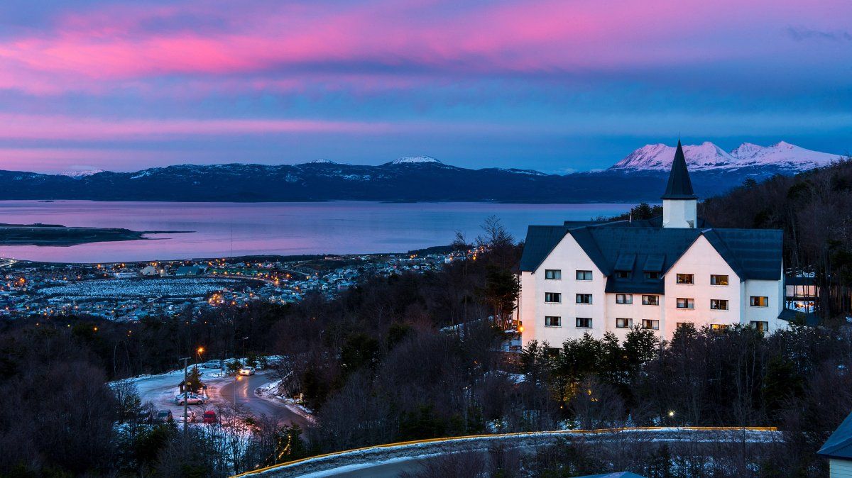 Verano 2025 en Patagonia: Las Hayas Resort realiza catas de vinos con las mejores etiquetas de la región.