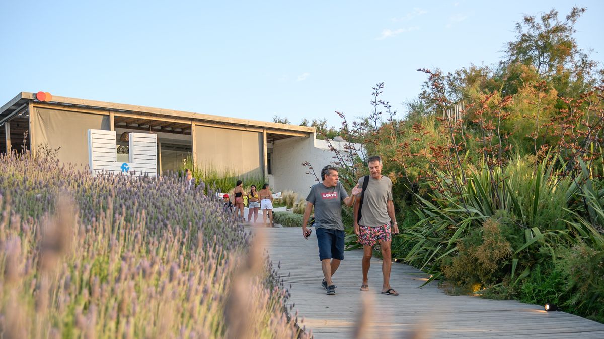 Verano en la Costa Atlántica: conocé este balneario que invita a disfrutar de una temporada cargada de actividades para todos los gustos y edades.