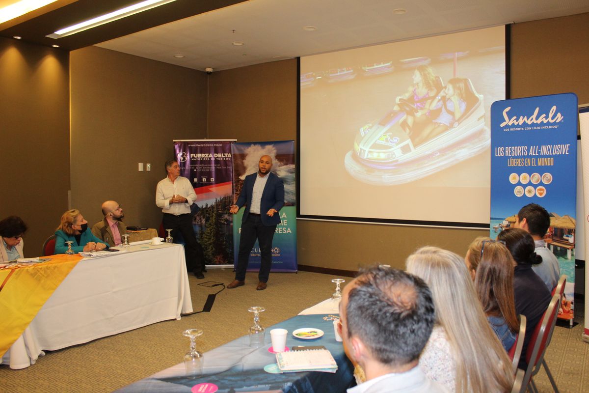 Evento de la Oficina de Turismo de Curazao en Bogotá.