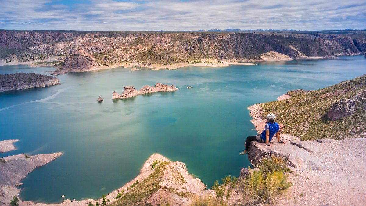 El cañón del Atuel es un clásico lugar de Mendoza para visitar en el verano.