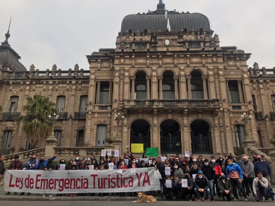 En el marco de la Marcha Federal de Turismo, profesionales del sector exhortaron por una ley Nacional de Emergencia Económica, Fiscal y Social.