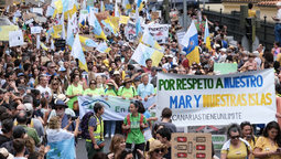 Manifestación en contra del turismo de masas en las Islas Canarias.