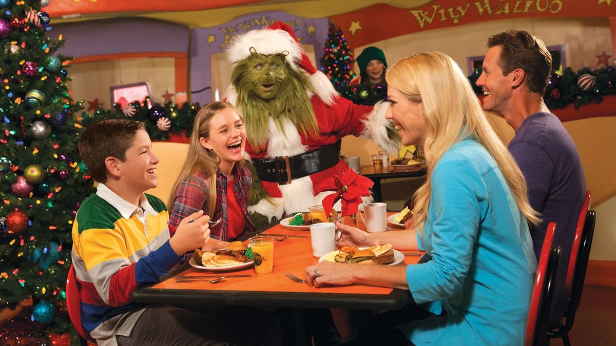 En Seuss Landing, la celebración de Grinchmas lleva el espíritu navideño a nuevos niveles de diversión. En Seuss Landing, la celebración de Grinchmas lleva el espíritu navideño a nuevos niveles de diversión.