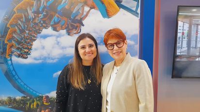 Juliana Bordin y Diana Sosa, de SeaWorld Parks & Entertainment.