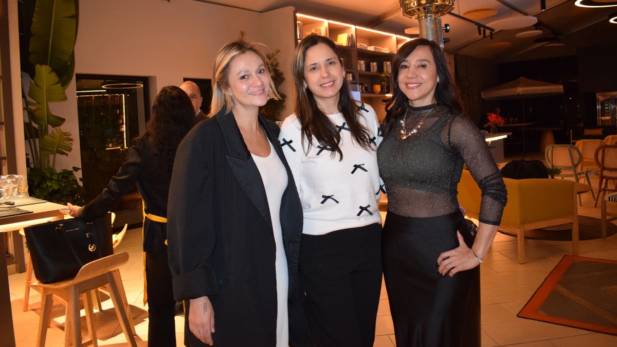 Laura Varón; Carolina Quecano y Eliana Daza de Decameron.