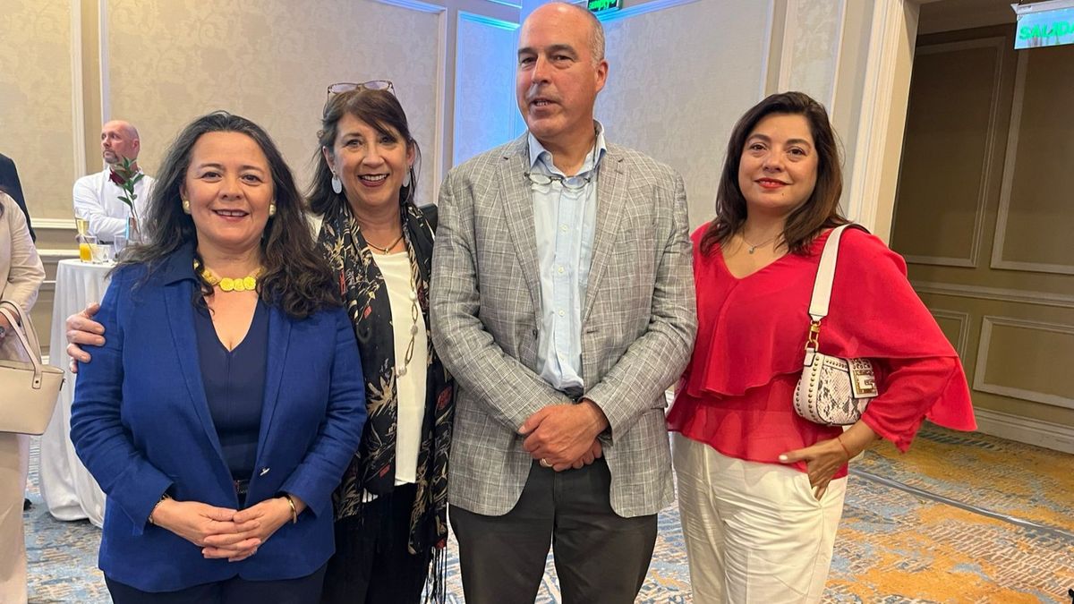 Lorena Arriagada, Achet; Alejandra Medina, Deltour; José Ignacio Figueroa Elgueta, Viña Santa Rita; Andrea Lima, ADN Viajes. Lorena Arriagada, Achet; Alejandra Medina, Deltour; José Ignacio Figueroa Elgueta, Viña Santa Rita; Andrea Lima, ADN Viajes.