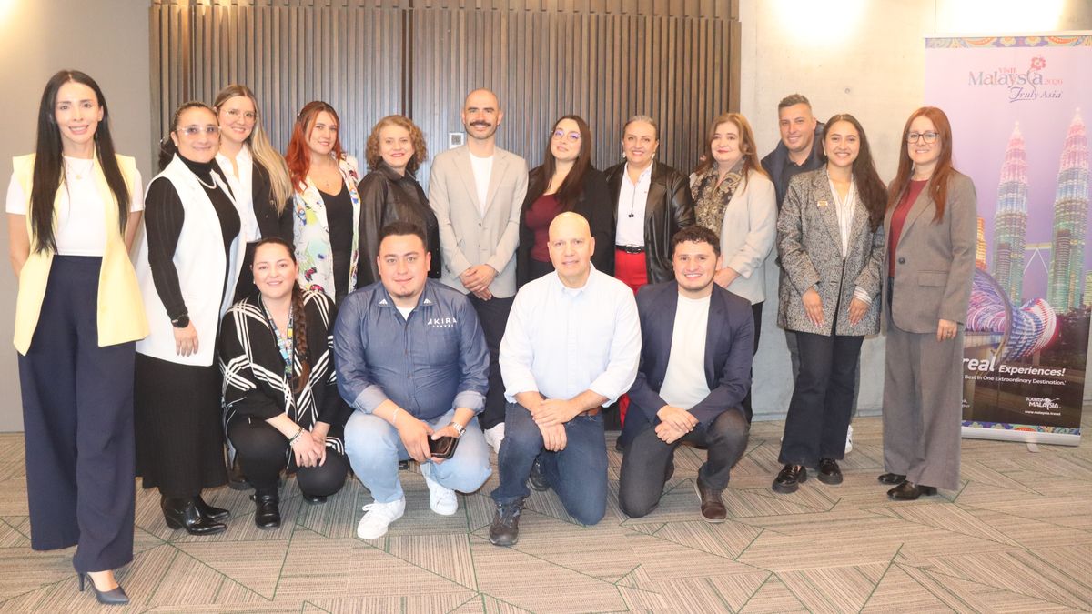 Mayoristas y operadores selectos en el marco de la promoción de Malasia en Colombia.