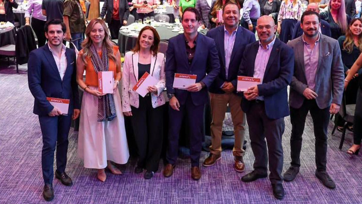 Autoridades de Nuevo León, Avianca y OMA durante la presentación de Bogotá y la nueva ruta aérea con directa con Monterrey.