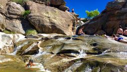 Córdoba: Baño de los Dioses resalta como un balneario encantador para refrescarse y disfrutar durante el fin de semana largo de carnaval.&nbsp;