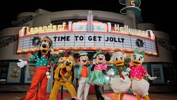 Mickey, Minnie y sus amigos se preparan para recibir a los visitantes de Walt Disney World Resort para las fiestas navideñas.