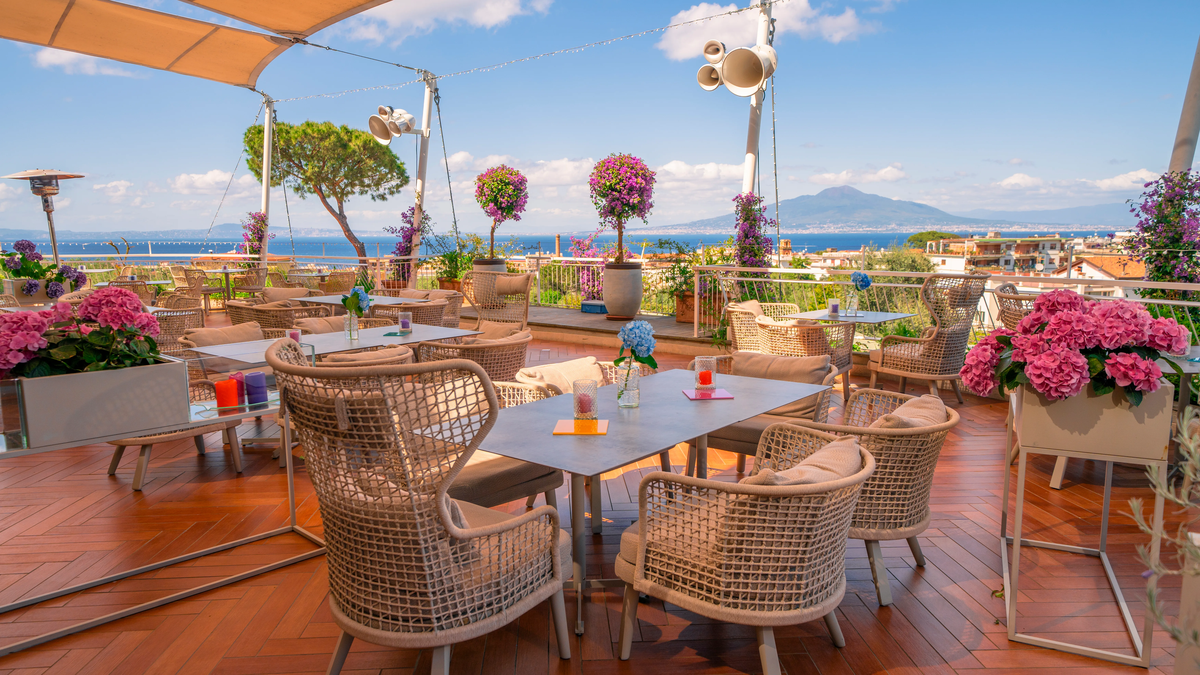 La propuesta gastronómica de Hilton Sorrento Palace contempla cuatro restaurantes que combinan cocina mediterránea e internacional.