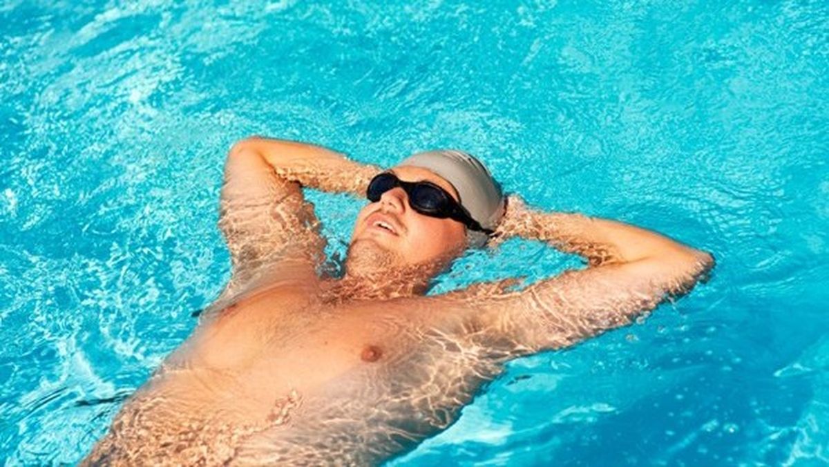 Una piscina saludable no depende sólo del cloro, también hay otros elementos técnicos y herramientas que facilitan su mantenimiento.